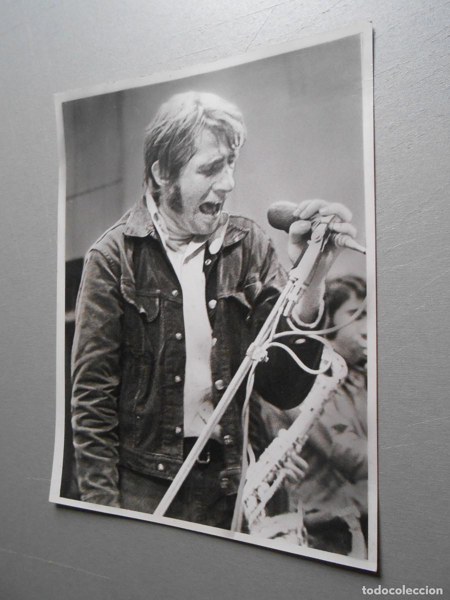 Fotos de cantantes: FOTO de - LOS CANARIOS - de 18 x 24 cms.