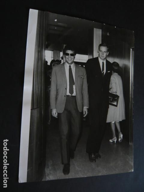 Fotos de cantantes: TOM JONES CANTANTE EN MADRID ANTIGUA FOTOGRAFIA ORIGINAL 18 X 24 CM