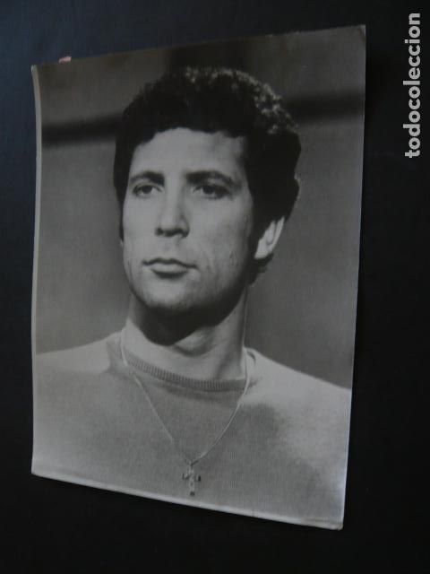 Fotos de cantantes: TOM JONES CANTANTE ANTIGUA FOTOGRAFIA ORIGINAL 18 X 24 CM