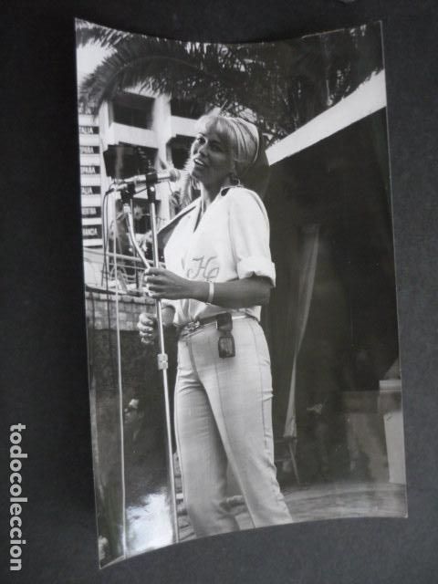 Photos de Chanteurs et Chanteuses: HANELORE AUER CANTANTE EN PALMA DE MALLORCA ANTIGUA FOTOGRAFIA 12 X 18 CM