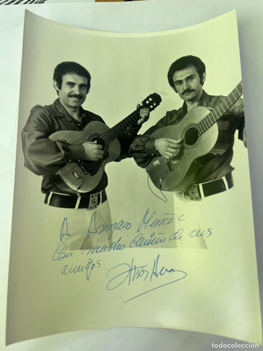 Fotos de cantantes: Fotograf&iacute;a promocional hermanos ANOZ popular duo musical navarro rancheras y jotasl