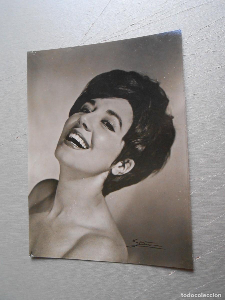 Fotos de cantantes: FOTO de - CONCHITA VELASCO - de 9 x 12 cm.