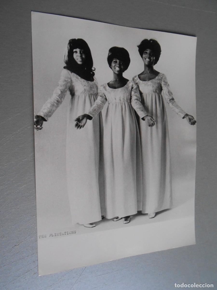 Fotos de cantantes: FOTO de - THE FLIRTATIONS - de 18 x 24 cm.