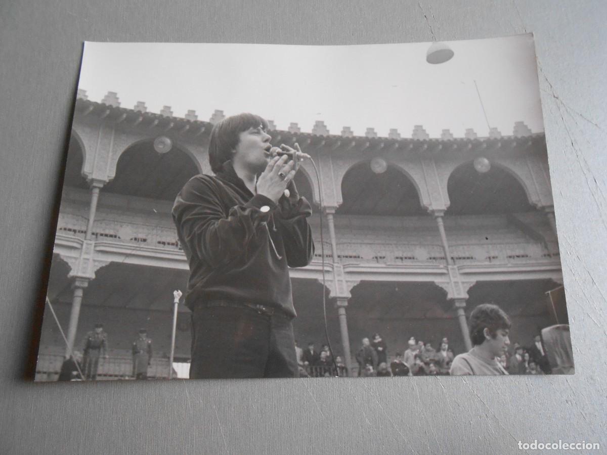 Fotos de cantantes: FOTO de - TONY RONALD - de 18 x 13 cm.