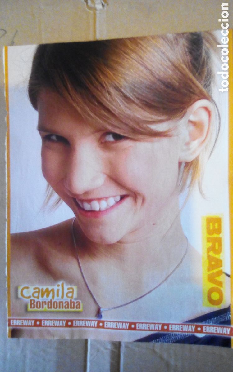 Fotos de cantantes: Poster hoja revista Bravo. Camila Bordonaba (Erreway). Por detr&aacute;s hay m&aacute;s fotos.
