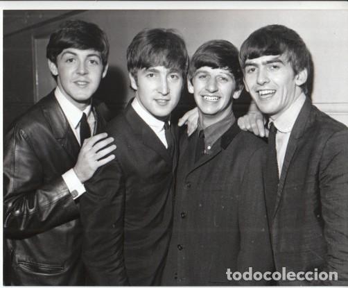 Fotos de cantantes: THE BEATLES: FOTO ORIGINAL-PAPEL LISO DE EPOCA POR DETRAS-COMO NUEVA!! GRAN DEFINICION