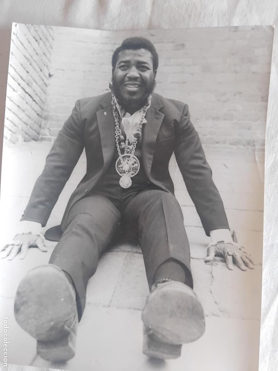 Fotos de cantantes: LUC BARRETO. FOTOGRAFIA DE 18 X 24 CM.