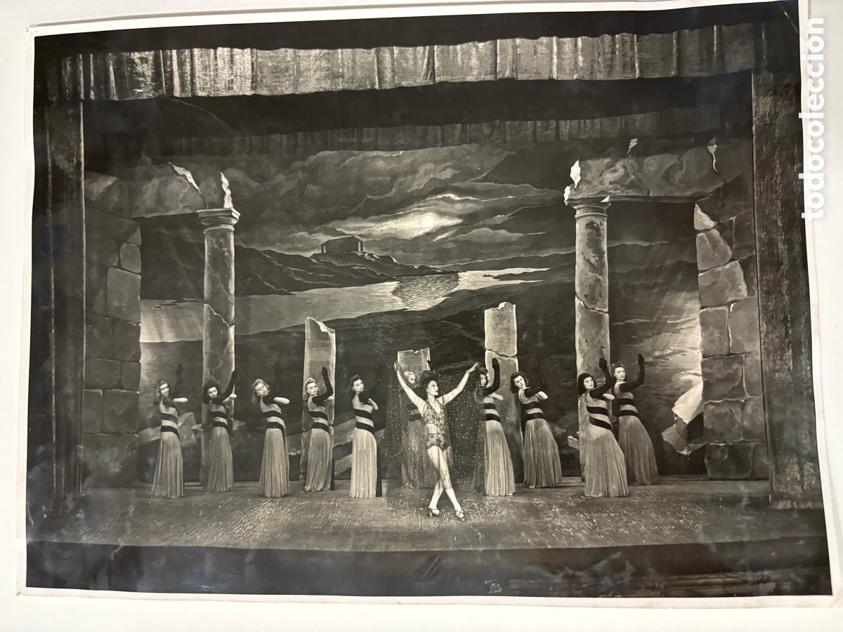Fotos de cantantes: Foto original de vedettes en el escenario de teatro revista m&uacute;sica