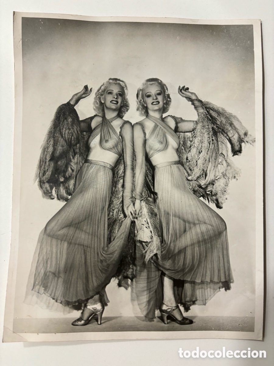 Fotos de cantantes: Foto original de vedettes semidesnudas