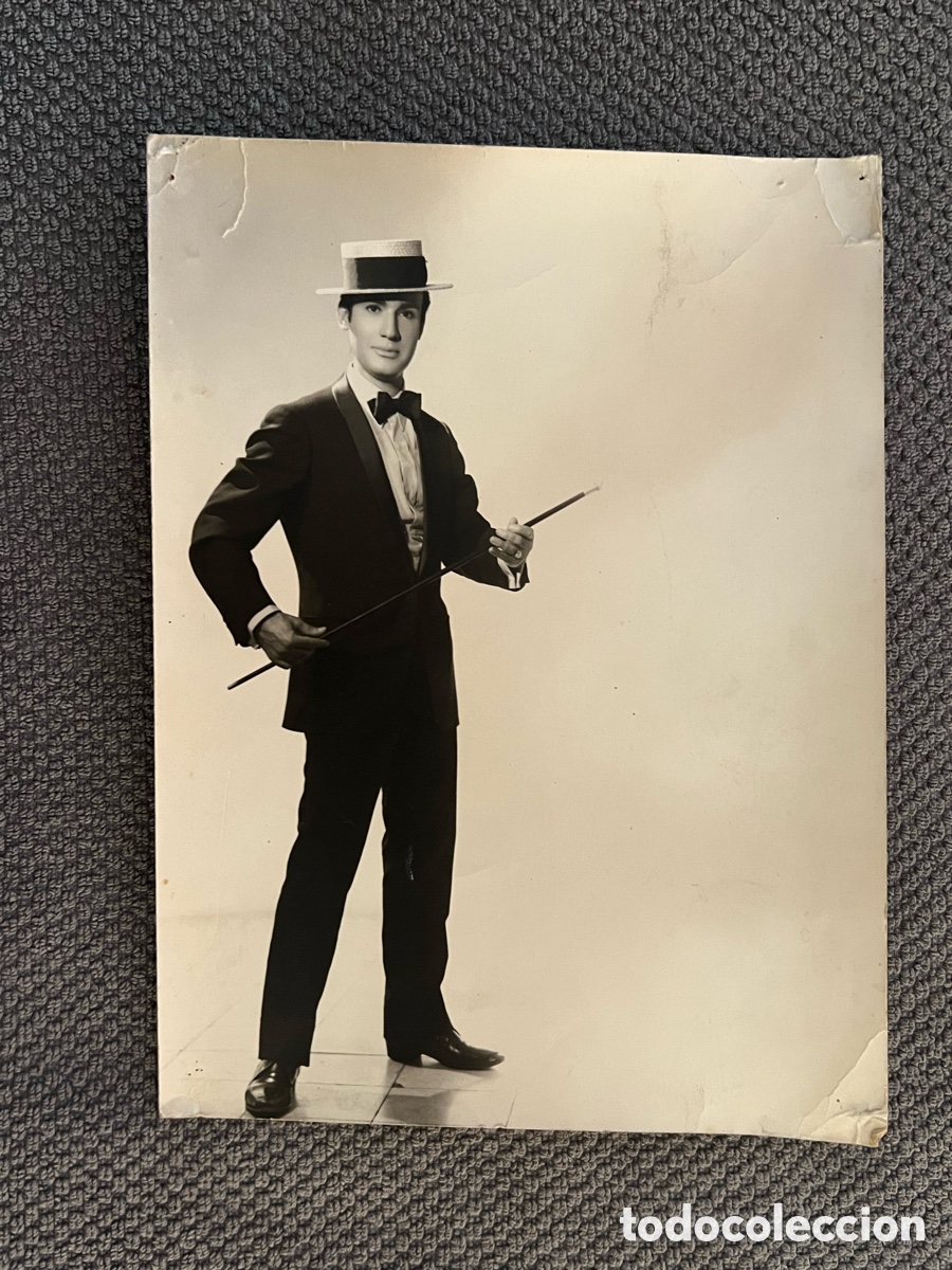 Fotos de cantantes: ALEJANDRO VARGAS.. la nueva voz de la Canci&oacute;n Espa&ntilde;ola&hellip; (h.1970?) Med&iacute;das: 18 x 24 cm.,