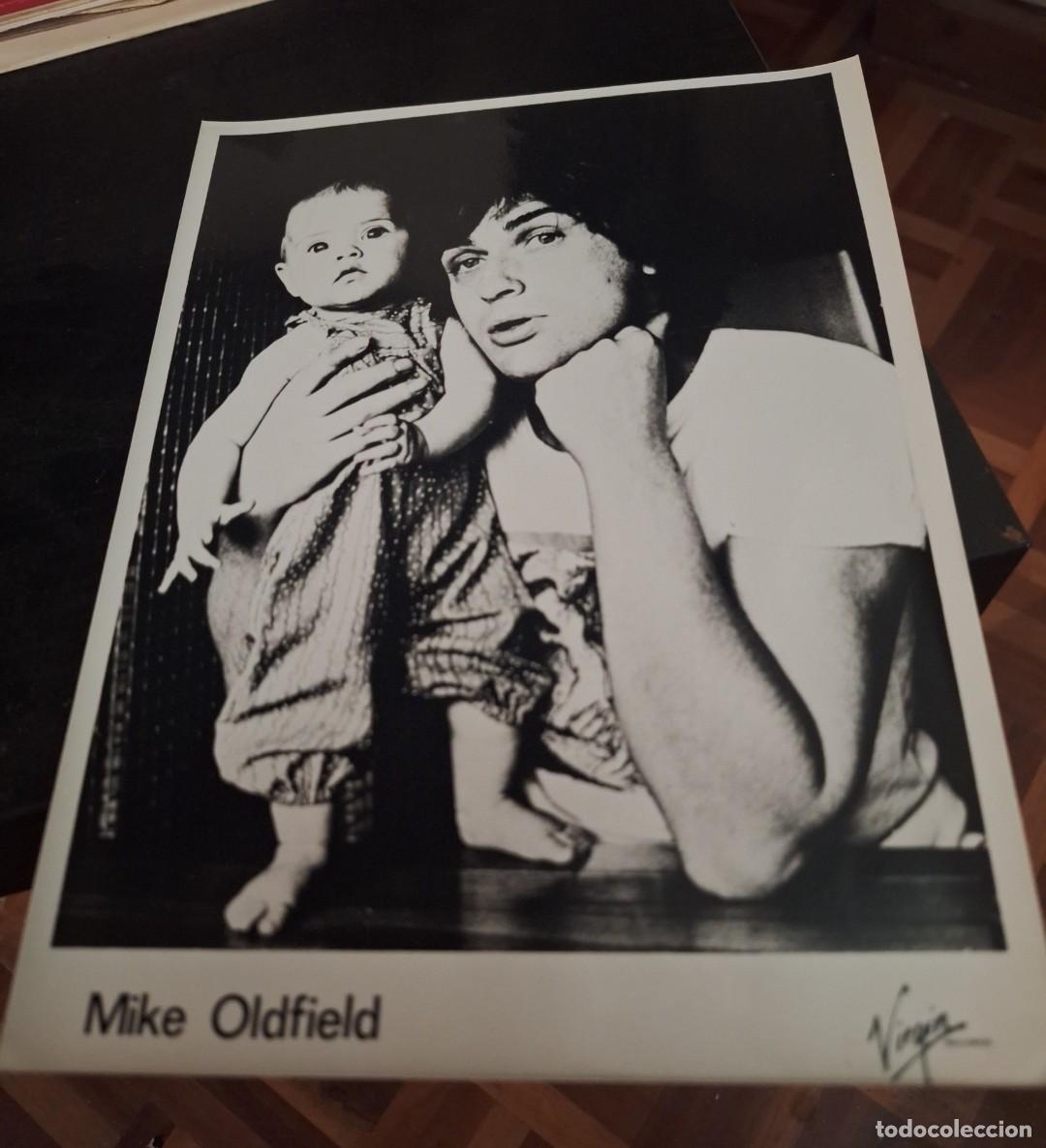 Fotos de cantantes: MIKE OLDFIELD - FOTO LAMINADA SELLO VIRGIN ESPA&Ntilde;OLA