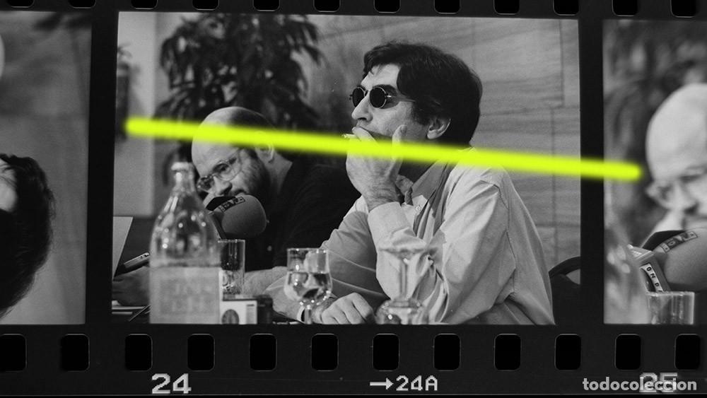 Fotos de cantantes: Lote de 25 negativos B/N Joaquin Sabina Rueda Prensa Valencia Hotel NH a&ntilde;o 1995