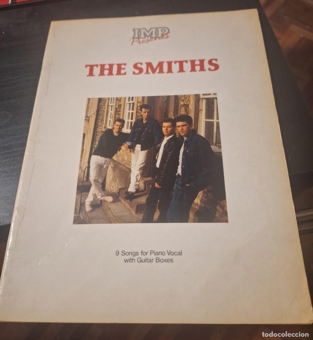 Fotos de cantantes: SMITHS MORRISSEY - LIBRETO PENTAGRAMA O TEMAS PARA PIANO Y GUITARRA - 1988