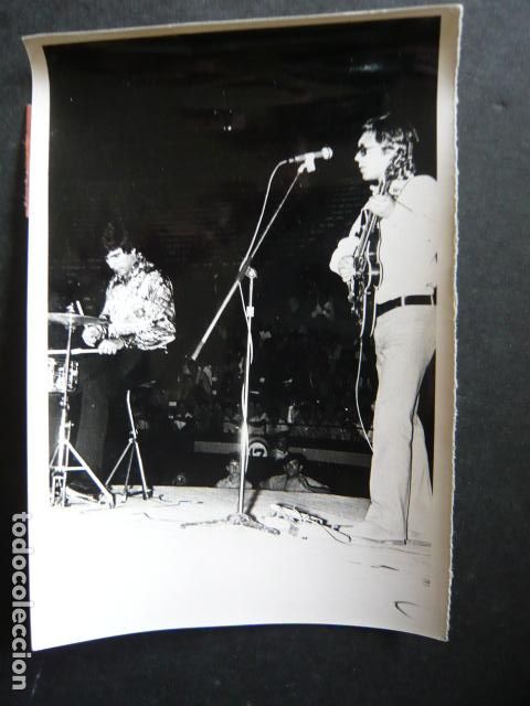 Photos of Singers: LOS BRAVOS CONJUNTO MUSICAL ANTIGUA FOTOGRAFIA ORIGINAL 9 X 13 CM