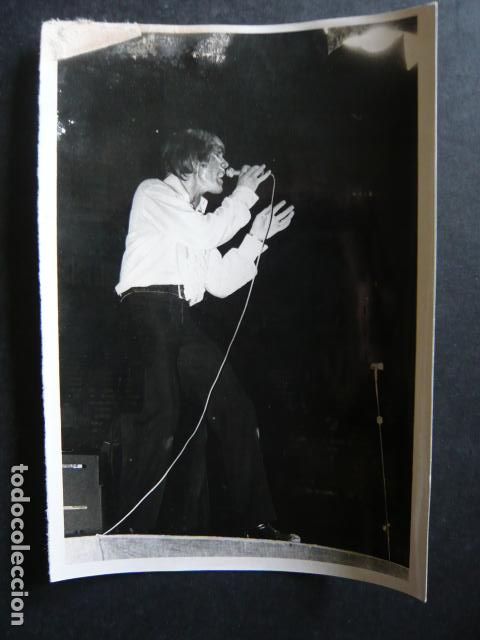 Photos of Singers: LOS BRAVOS CONJUNTO MUSICAL ANTIGUA FOTOGRAFIA ORIGINAL 9 X 13 CM