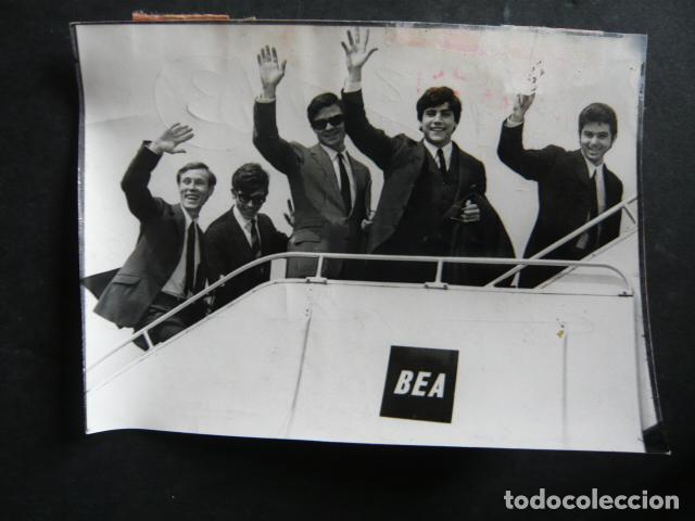 Photos of Singers: LOS BRAVOS CONJUNTO MUSICAL ANTIGUA FOTOGRAFIA ORIGINAL 10 X 13,5 CM