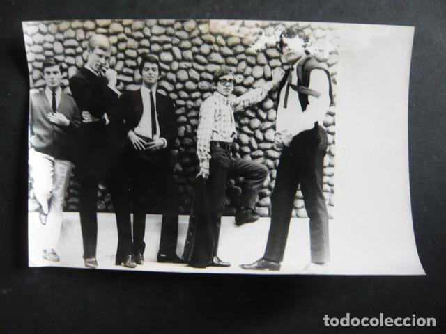 Foto di Cantanti: LOS BRAVOS CONJUNTO MUSICAL ANTIGUA FOTOGRAFIA ORIGINAL 12 X 18 CM