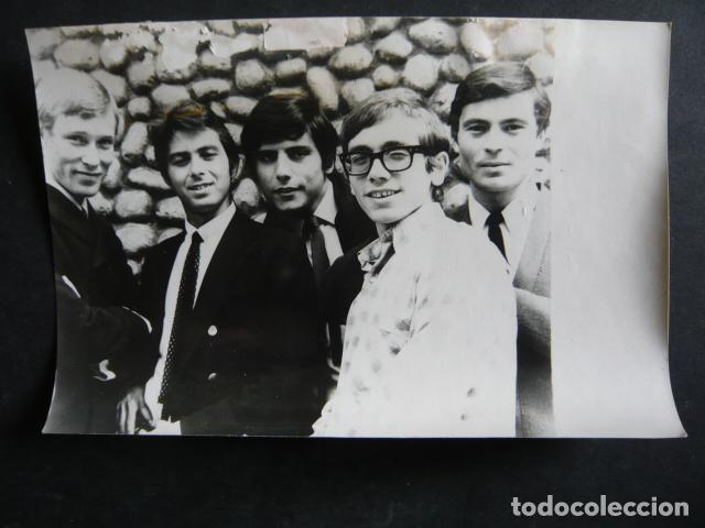 Photos of Singers: LOS BRAVOS CONJUNTO MUSICAL ANTIGUA FOTOGRAFIA ORIGINAL 12 X 18 CM