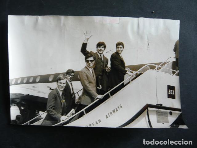 Fotos de cantantes: LOS BRAVOS CONJUNTO MUSICAL ANTIGUA FOTOGRAFIA ORIGINAL 12 X 18 CM