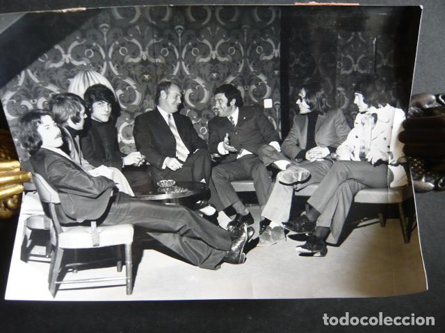 Fotos de cantantes: LOS BRAVOS CONJUNTO MUSICAL ANTIGUA FOTOGRAFIA ORIGINAL 12 X 18 CM