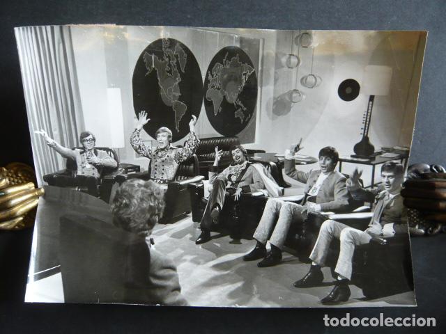 Photos of Singers: LOS BRAVOS CONJUNTO MUSICAL ANTIGUA FOTOGRAFIA ORIGINAL 18 X 24 CM