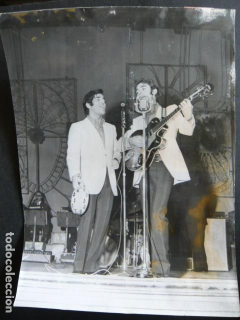 Fotos de cantantes: DUO DINAMICO CONJUNTO MUSICAL ANTIGUA FOTOGRAFIA ORIGINAL 18 X 24 CM