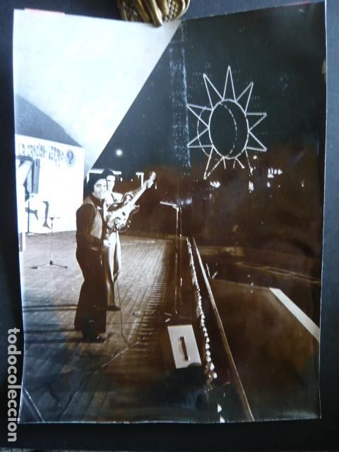 Photos de Chanteurs et Chanteuses: DUO DINAMICO CONJUNTO MUSICAL PARQUE ATRACCIONES DE MADRID ANTIGUA FOTOGRAFIA ORIGINAL 18 X 24 CM