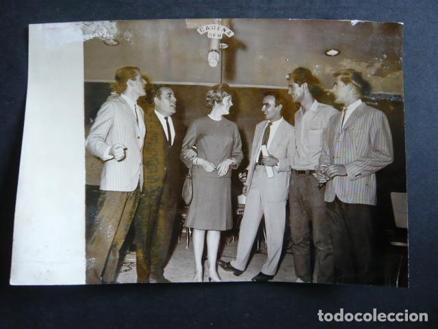 Fotos de Cantores: DUO DINAMICO CONJUNTO MUSICAL CON LOS TNT EN LA CADENA SER ANTIGUA FOTOGRAFIA ORIGINAL 12 X 18 CM