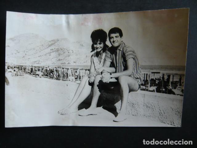 Photos of Singers: DUO DINAMICO CONJUNTO MUSICAL EN BENIDORM ANTIGUA FOTOGRAFIA ORIGINAL 11,5 X 17 CM