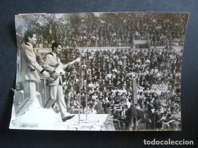 Photos of Singers: DUO DINAMICO CONJUNTO MUSICAL ANTIGUA FOTOGRAFIA ORIGINAL 13 X 18 CM