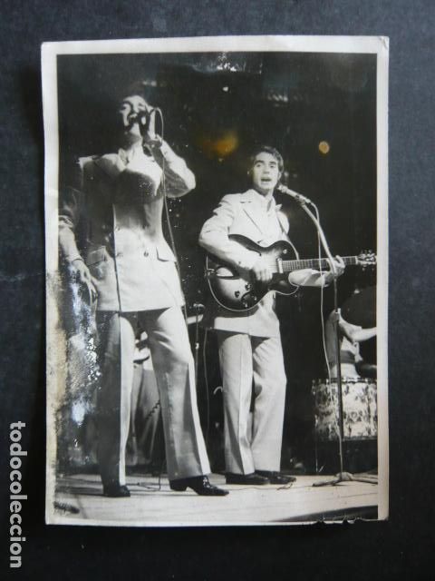 Photos de Chanteurs et Chanteuses: DUO DINAMICO CONJUNTO MUSICAL ANTIGUA FOTOGRAFIA ORIGINAL 8,5 X 12 CM
