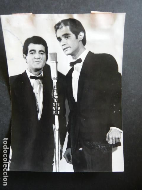 Photos of Singers: DUO DINAMICO CONJUNTO MUSICAL ANTIGUA FOTOGRAFIA ORIGINAL 16 X 12 CM