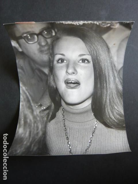 Photos de Chanteurs et Chanteuses: LOS BRAVOS CONJUNTO MUSICAL PUBLICO ACTUACION EN MADRID ANTIGUA FOTOGRAFIA ORIGINAL 24 X 18 CM