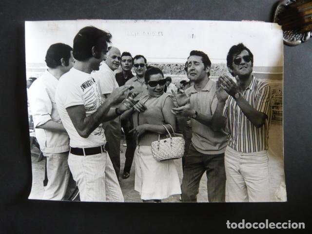 Fotos de cantantes: DUO DINAMICO CONJUNTO MUSICAL EN BENIDORM ANTIGUA FOTOGRAFIA ORIGINAL 24 X 18 CM