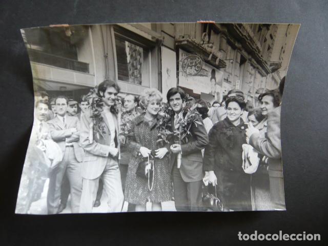 Fotos de Cantores: DUO DINAMICO CONJUNTO MUSICAL GRAN VIA MADRID MARISA MEDINA ANTIGUA FOTOGRAFIA ORIGINAL 24 X 18 CM