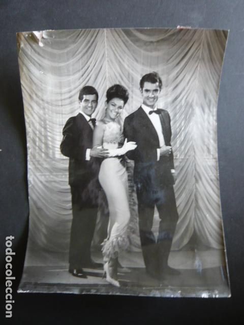 Foto di Cantanti: DUO DINAMICO CONJUNTO MUSICAL CON ETHEL ROJO ANTIGUA FOTOGRAFIA ORIGINAL 24 X 18 CM