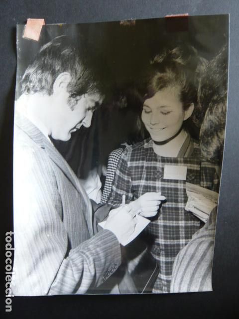 Photos of Singers: DUO DINAMICO CONJUNTO MUSICAL FIRMANDO AUTOGRAFO ANTIGUA FOTOGRAFIA ORIGINAL 24 X 18 CM