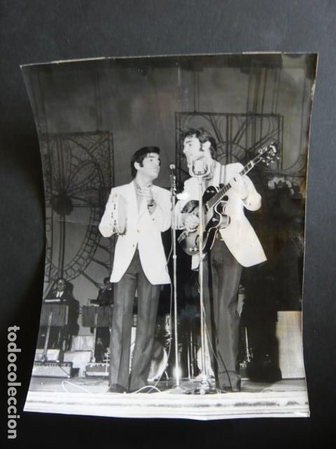 Fotos de cantantes: DUO DINAMICO CONJUNTO MUSICAL ANTIGUA FOTOGRAFIA ORIGINAL 24 X 18 CM