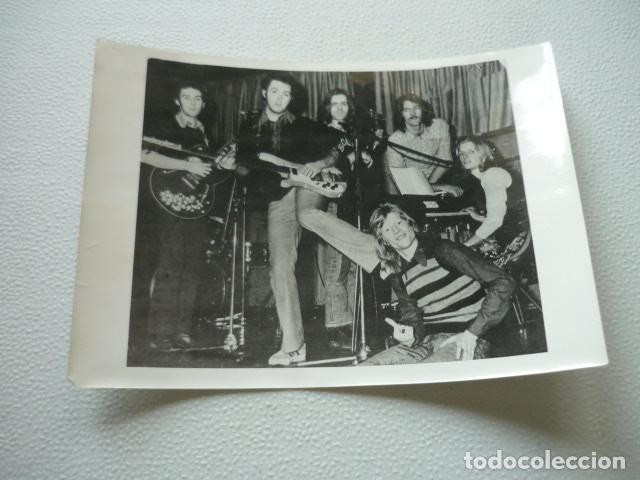 Fotos von Musikern: PAUL McCARTNEY AND THE WINGS CONJUNTO MUSICAL ANTIGUA FOTOGRAFIA ORIGINAL 17,5 X 12 CM