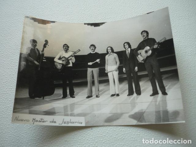 Fotos de cantantes: NUEVO MESTER DE JUGLARIA CONJUNTO MUSICAL ANTIGUA FOTOGRAFIA ORIGINAL 18 X 12 CM