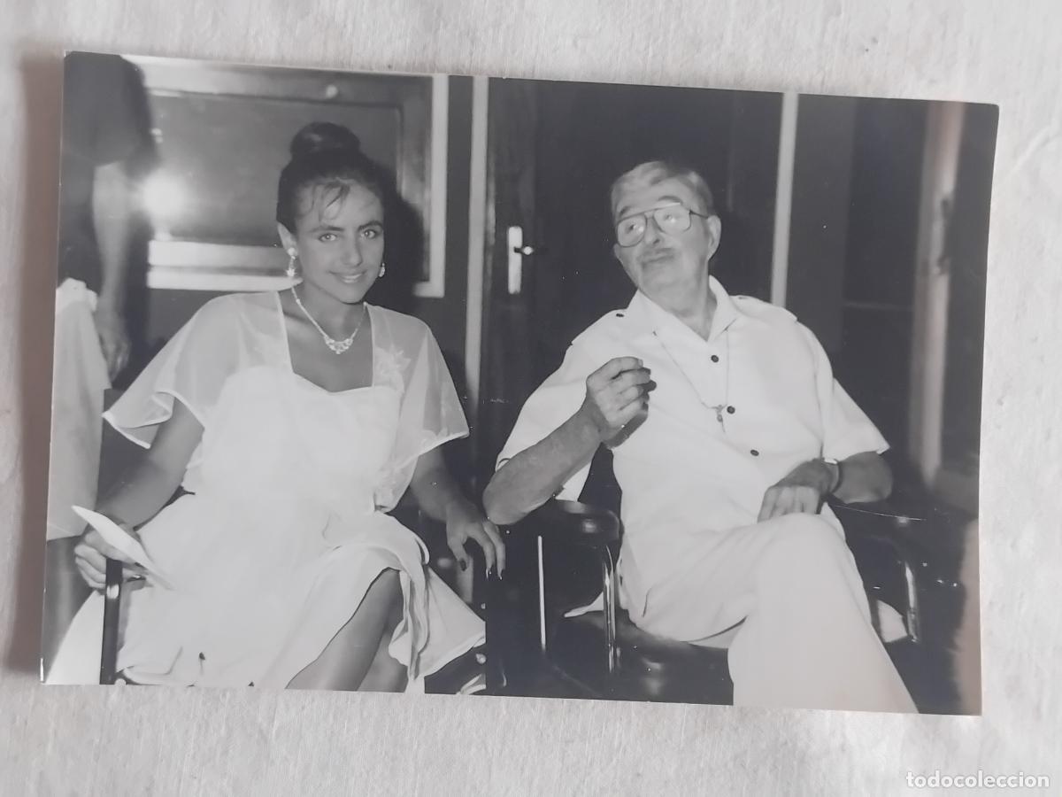 Fotos de cantantes: FOTOGRAFIA DE XAVIER CUGAT CON MARTA CASANOVAS. 18 X 12 CM.