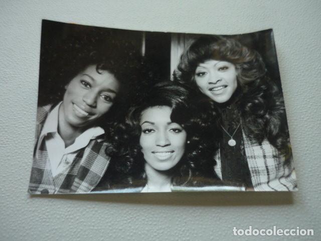 Fotos von Musikern: THE THREE DEBREES CONJUNTO MUSICAL ANTIGUA FOTOGRAFIA ORIGINAL 12,5 X 18 CM