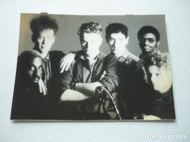 Foto di Cantanti: SIMPLY RED CONJUNTO MUSICAL ANTIGUA FOTOGRAFIA ORIGINAL 13 X 18 CM