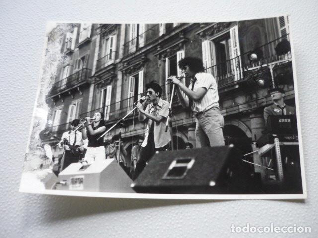 Photos de Chanteurs et Chanteuses: UNA CRONICA INACABADA CONJUNTO MUSICAL ANTIGUA FOTOGRAFIA ORIGINAL 18 X 12,5 CM