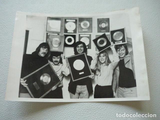 Photos of Singers: MIDDLE OF THE ROAD CONJUNTO MUSICAL ANTIGUA FOTOGRAFIA ORIGINAL 17,5 X 12,5 CM