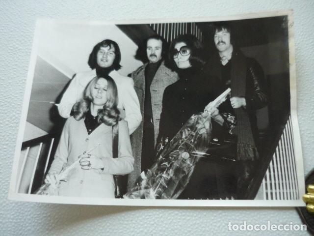 Fotos de cantantes: MIDDLE OF THE ROAD CONJUNTO MUSICAL CON LA ACTRIZ SOFIA LOREN ANTIGUA FOTOGRAFIA ORIGINAL 18 X 13 CM