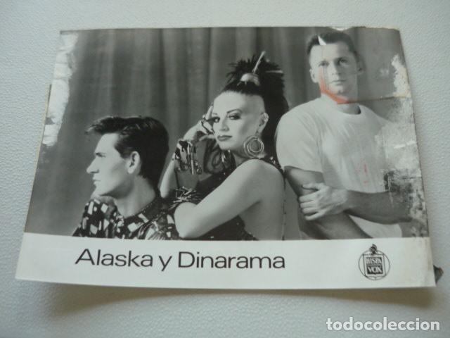 Fotos de cantantes: ALASKA Y DINARAMA CONJUNTO MUSICAL ANTIGUA FOTOGRAFIA ORIGINAL 18 X 24 CM