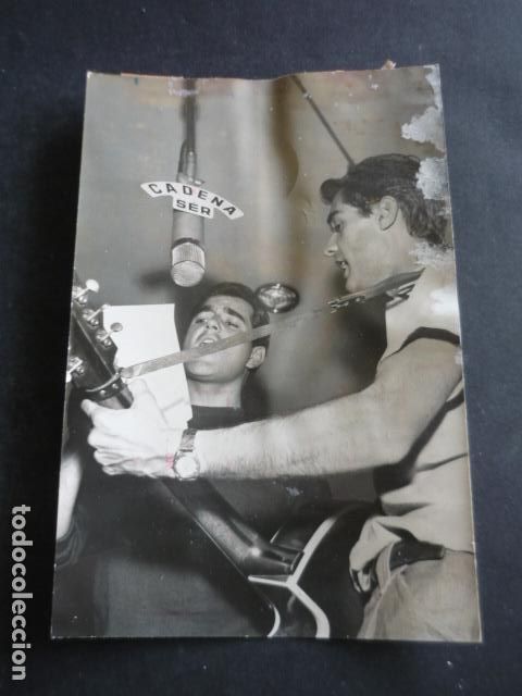 Foto di Cantanti: EL DUO DINAMICO EN LA CADENA SER CONJUNTO MUSICAL ANTIGUA FOTOGRAFIA ORIGINAL 11 X 17 CM