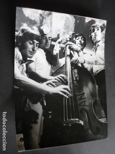 Fotos von Musikern: LOS ANGELES CONJUNTO MUSICAL ANTIGUA FOTOGRAFIA ORIGINAL 18 X 24 CM
