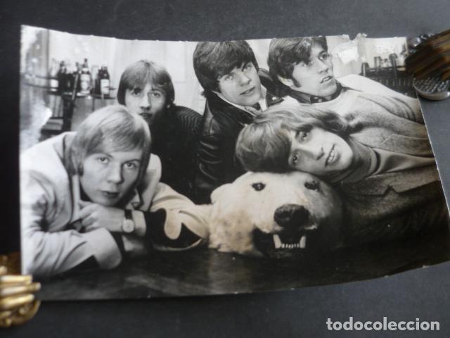 Fotos de cantantes: THE BEE GEES CONJUNTO MUSICAL ANTIGUA FOTOGRAFIA ORIGINAL 16 X 23 CM